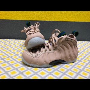 Brand new Particle Beige Foamposite